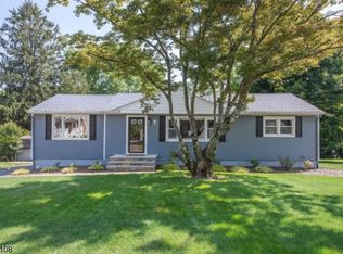 4 Oak Dr, Randolph, NJ 07869