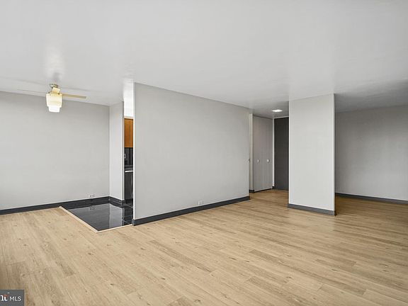4th image of 4000 N Charles St Unit 706