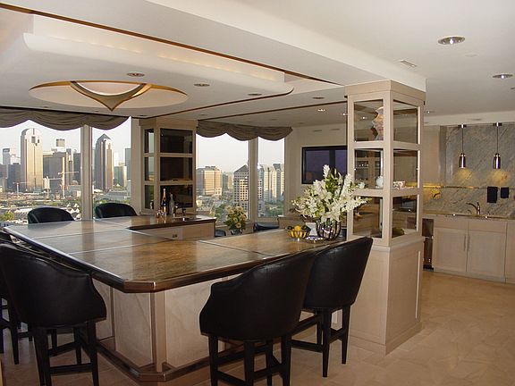 GOURMET KITCHEN