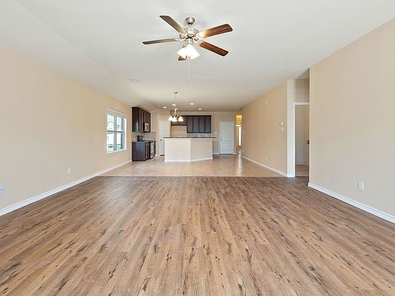 4th image of 1425 Castle Creek Dr