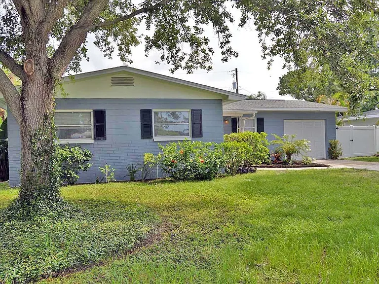 4717 W Chapin Ave — Photo 22