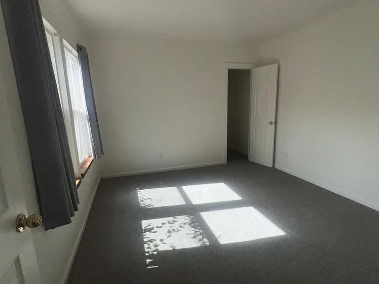 5017 10th Ave — Photo 8