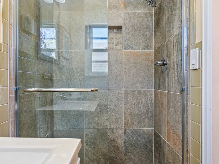 4 Lakewood Dr — Photo 17