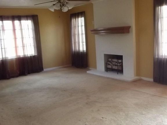 Living Room/Mock Fireplace