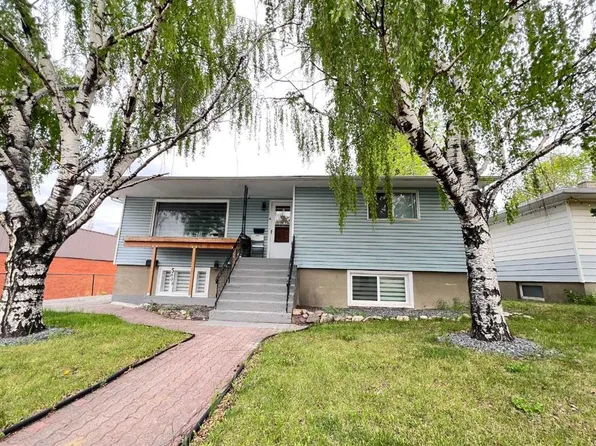 560 Northmount Dr NW, Calgary, AB T2K 3J2