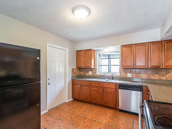 5th image of 7450 Deepwood Dr S