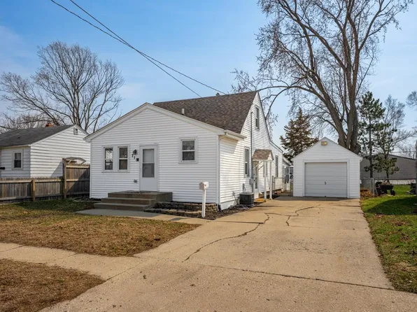 711 Renrose Ave, Loves Park, IL 61111