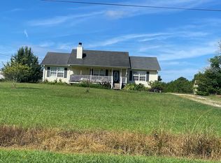 915 Twin Oaks Rd, Williamson, GA 30292