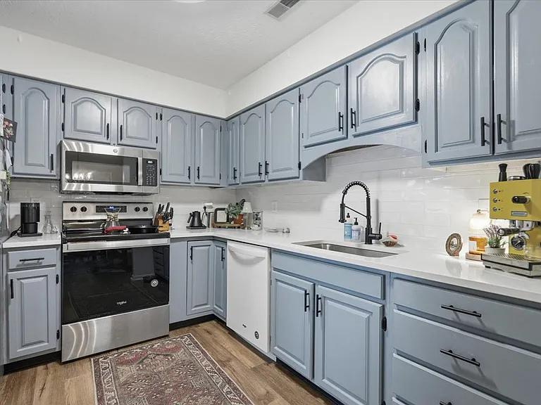 8611 Old Carriage Ct — Photo 4
