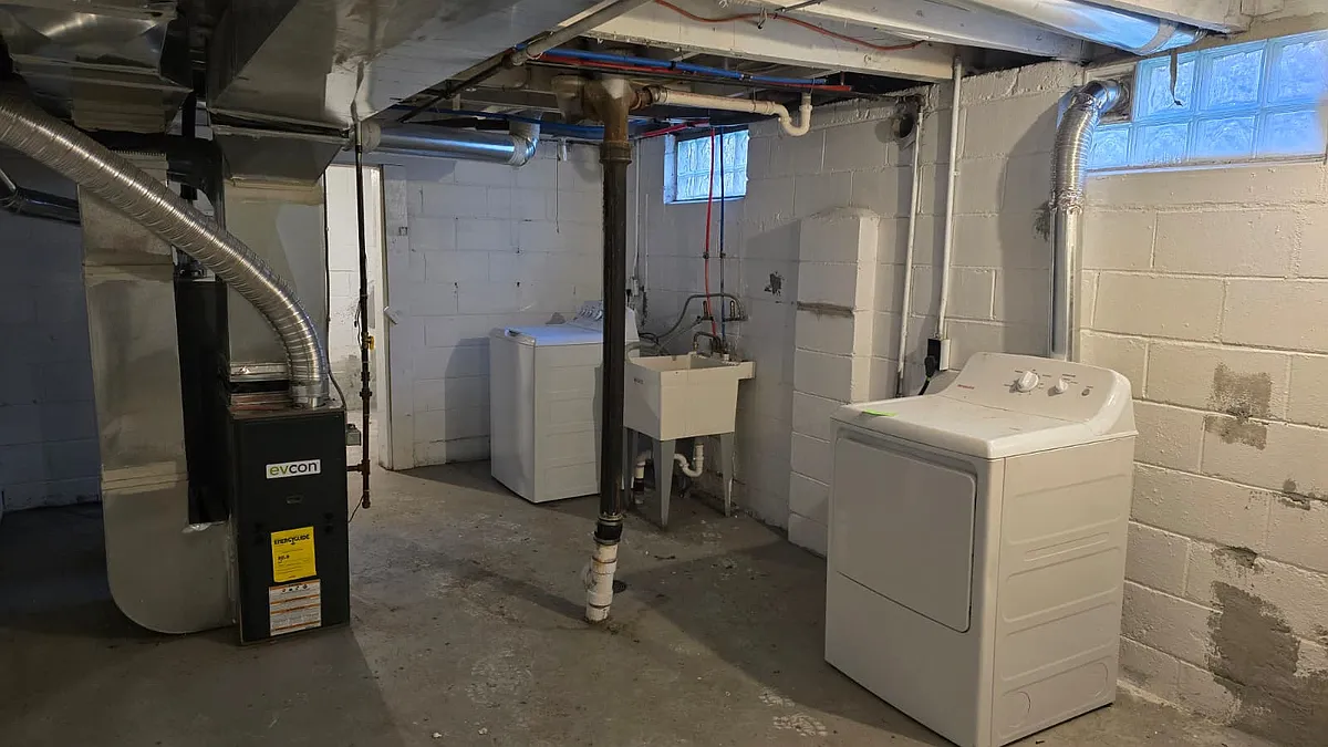 Basement/Laundry - 3525 Hickory St