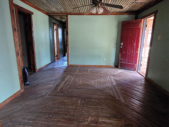 3rd image of 608 W Ripley St