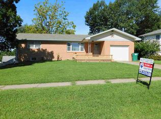 809 Lakeside Dr, Wakefield, KS 67487