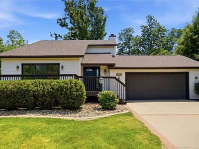 6211 Arapahoe Dr NE, Cedar Rapids, IA, 52411