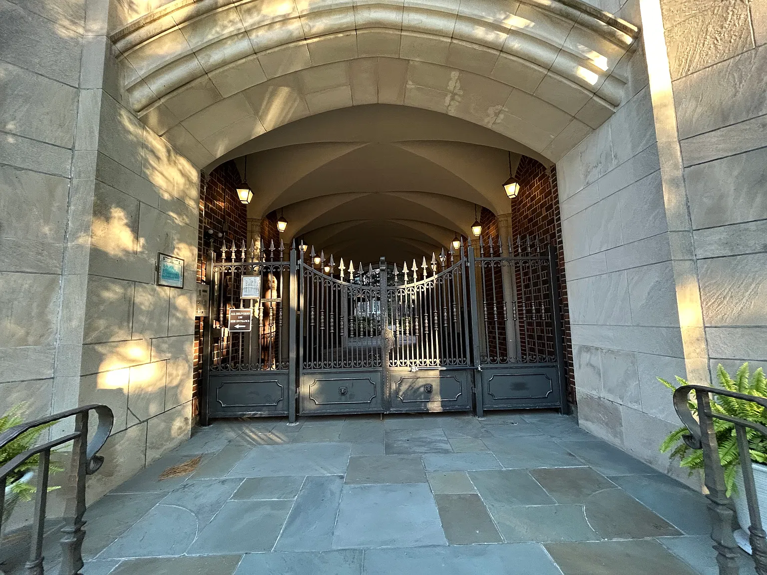 2 bed, 895 sqft, $3,000 — Photo 1