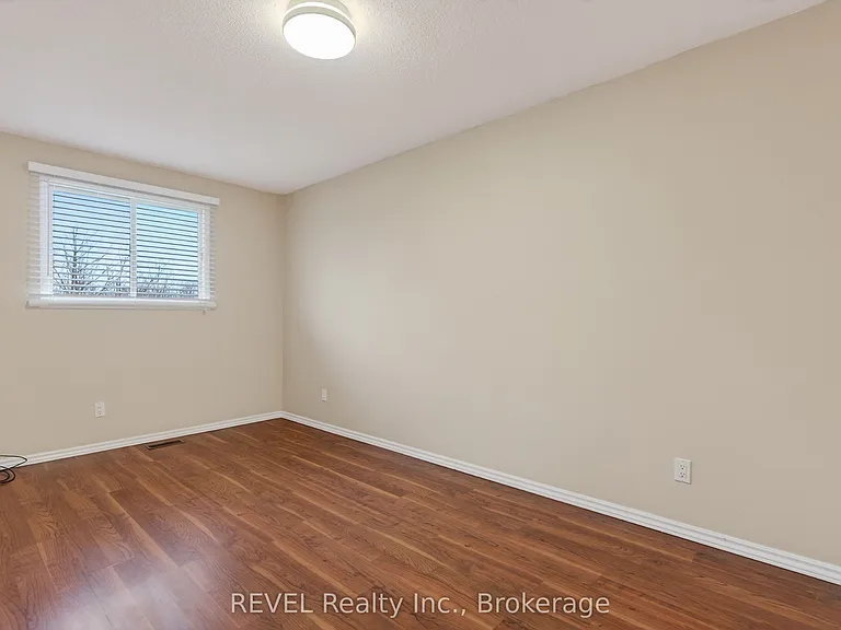 6166 Wildrose Cres #UPPER — Photo 19