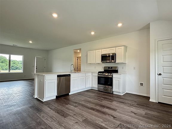 5th image of 7200 S Lions Ave