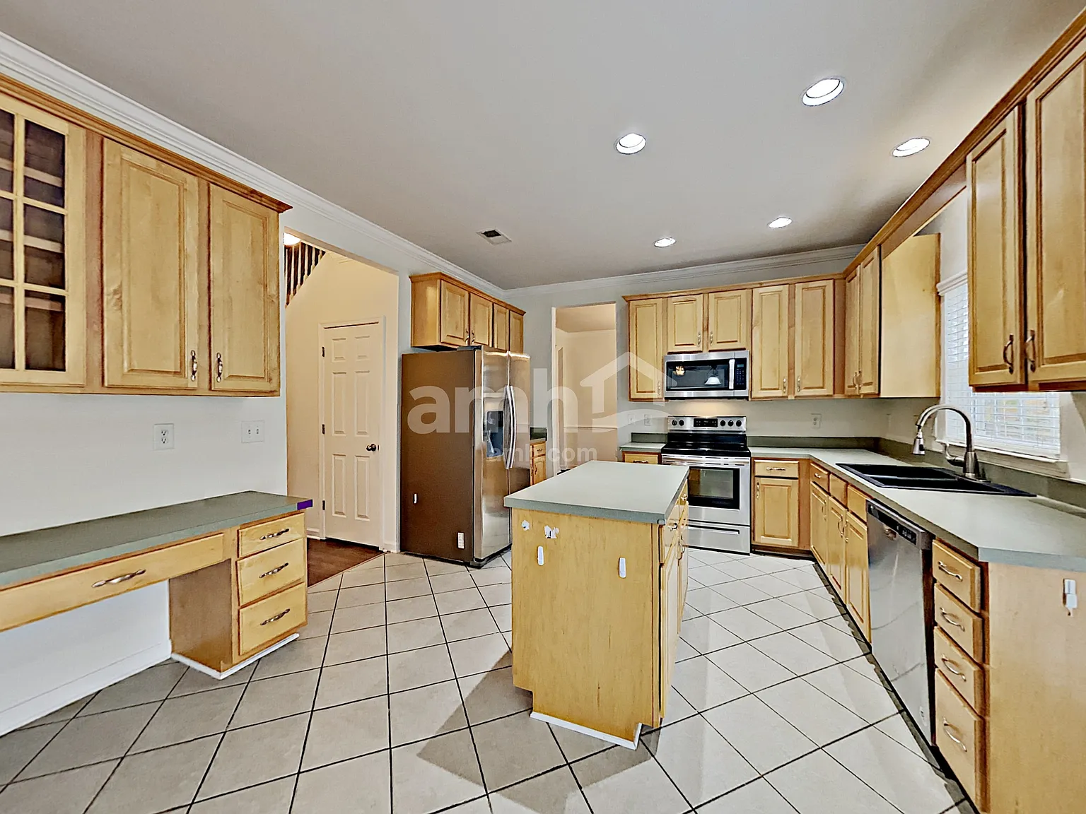 3 bed, 2.5 bath, 2743 sqft, $2,890 — Photo 4