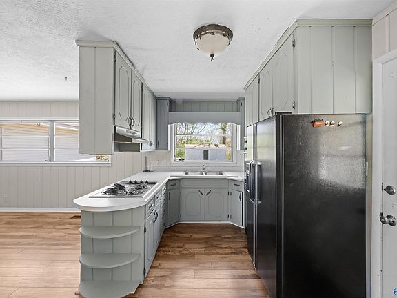 2nd image of 806 4th St SW