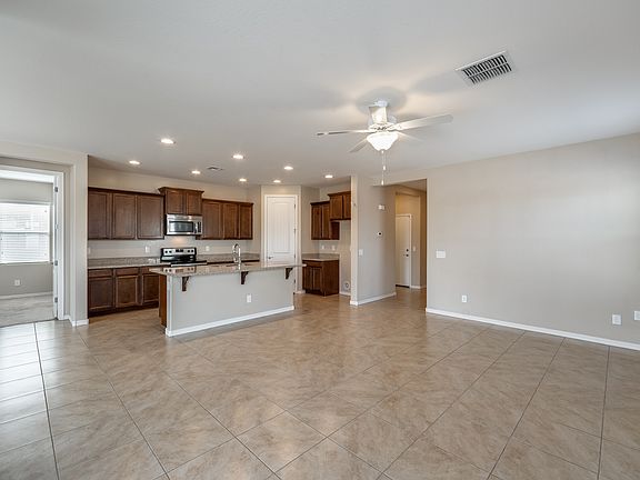 2nd image of 4825 E Alamo St