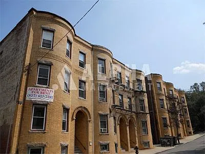 1 bed, 9999 sqft, $2,200 — Photo 1