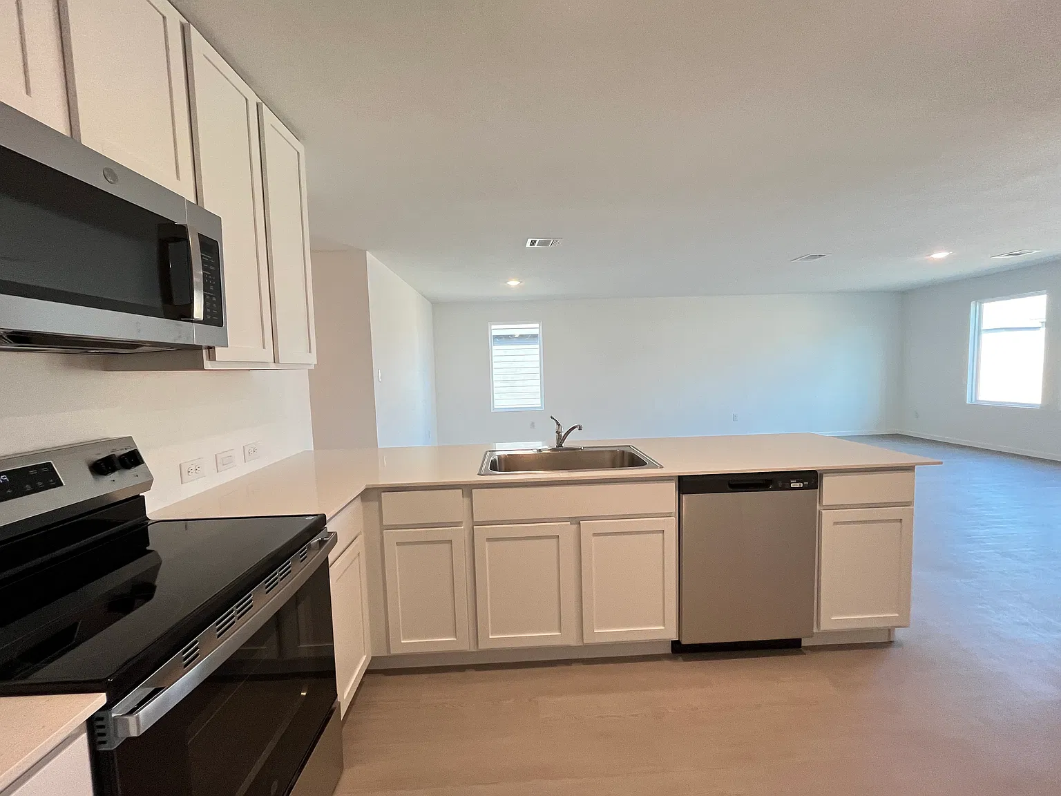 4 bed, 1676 sqft, $1,800 — Photo 4