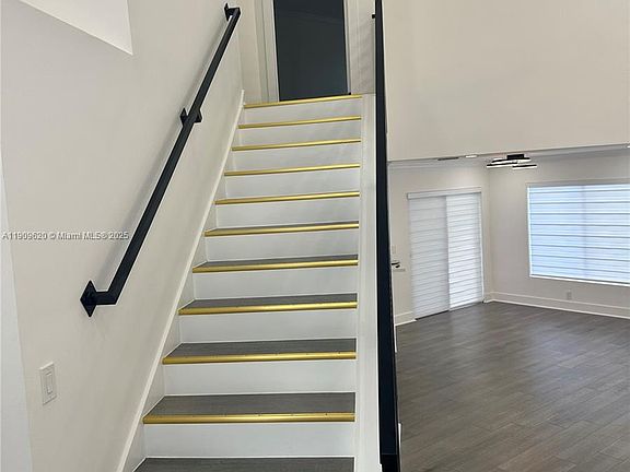 3rd image of 2771 River Run Cir W