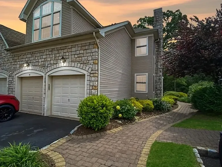 711 Binghampton Ln — Photo 33