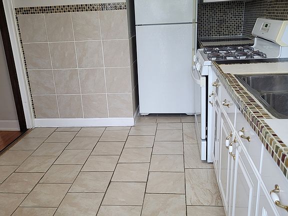 5th image of 6118 W 27th St APT 3C