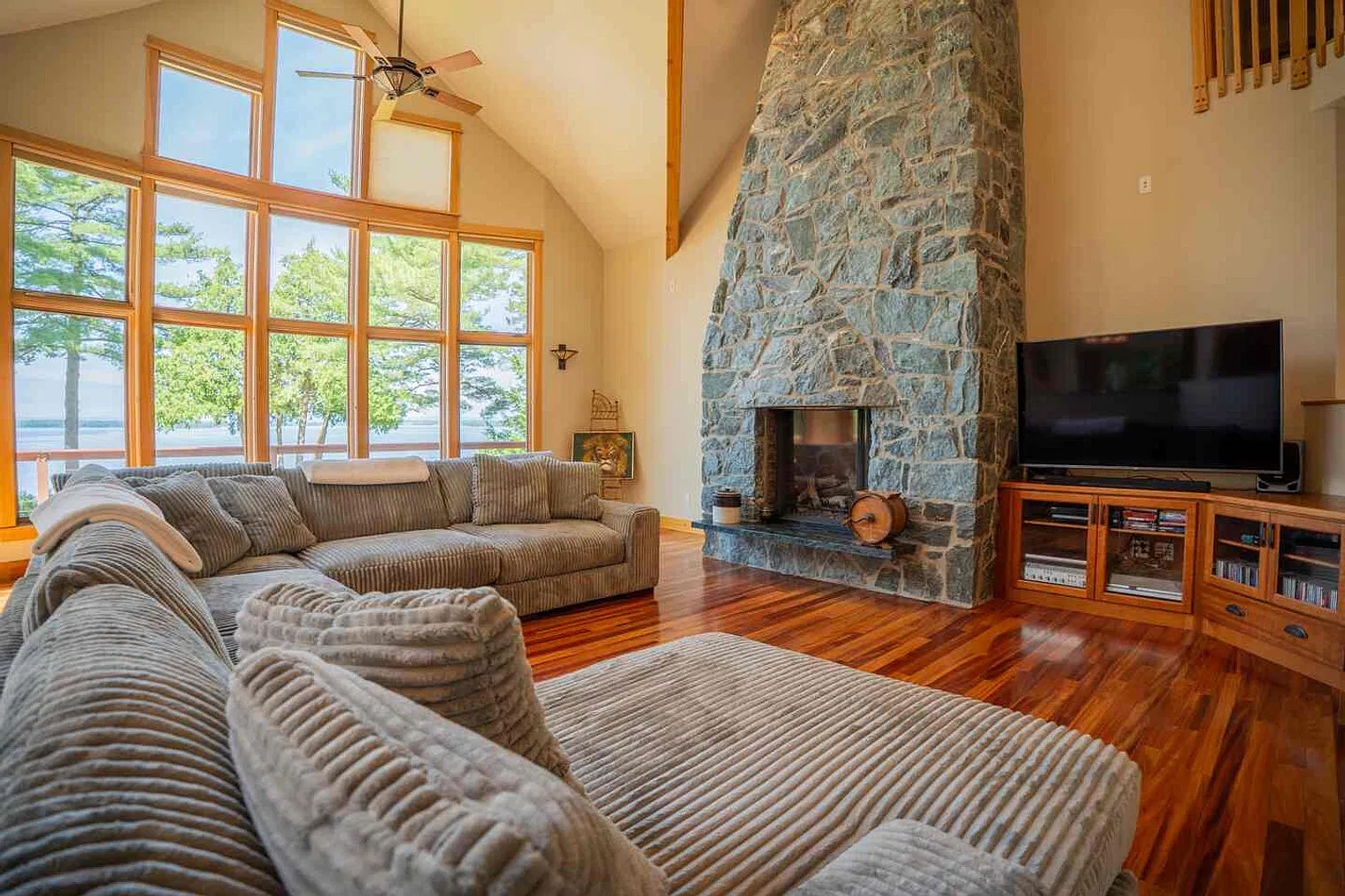 4 bed, 3.0 bath, 5489 sqft, $14,723 — Photo 4