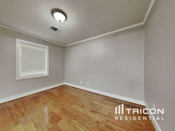 5th image of 707 Newport Blvd