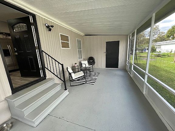 3rd image of 262 Windsor Dr