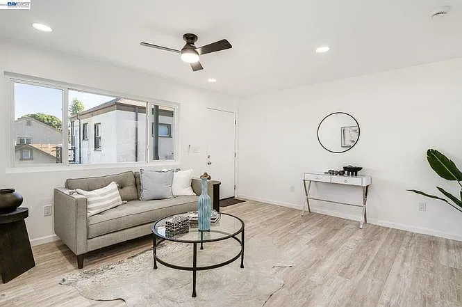 Helen Ct — Photo 28