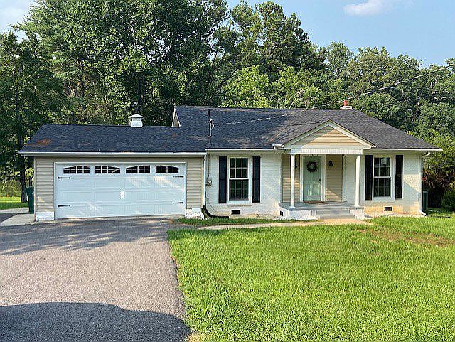 1st image of 303 Edgewater Dr