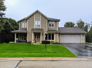 N24W24050 Brandon Oaks Dr, Pewaukee, WI 53072