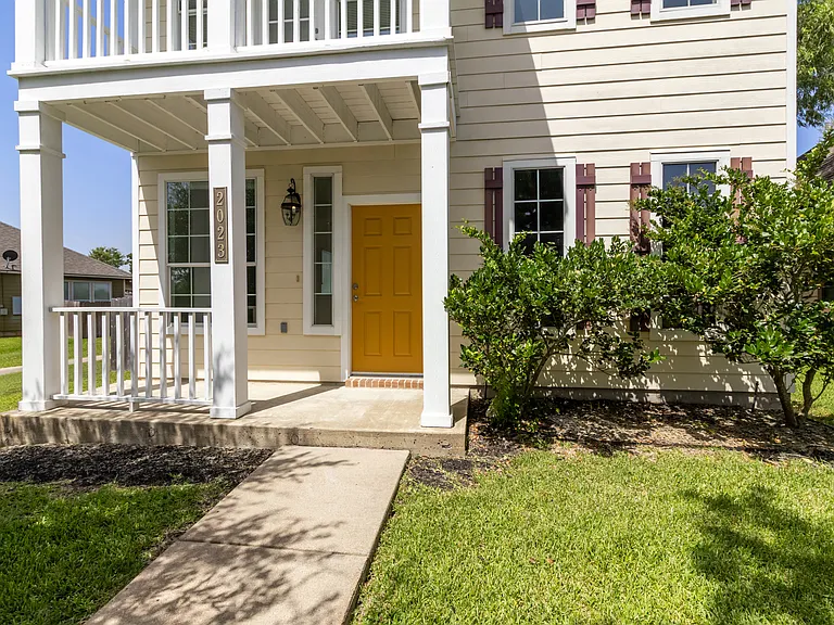 2023 Autumn Lake Dr — Photo 1