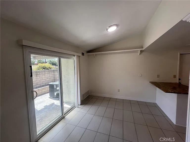 5444 Cajon Ave — Photo 5