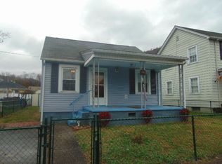 64 C St, Boomer, WV 25031