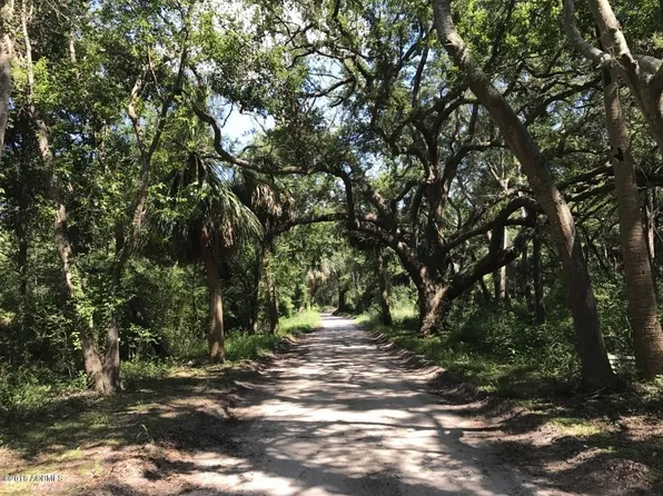 25 McTeer Dr, Saint Helena Island, SC 29920