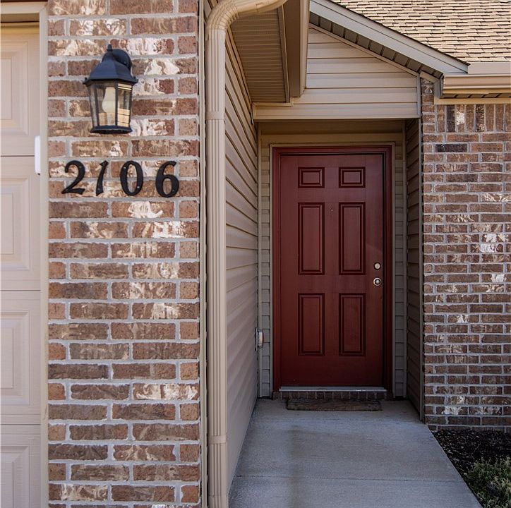 1st image of 2106 E Annette Dr
