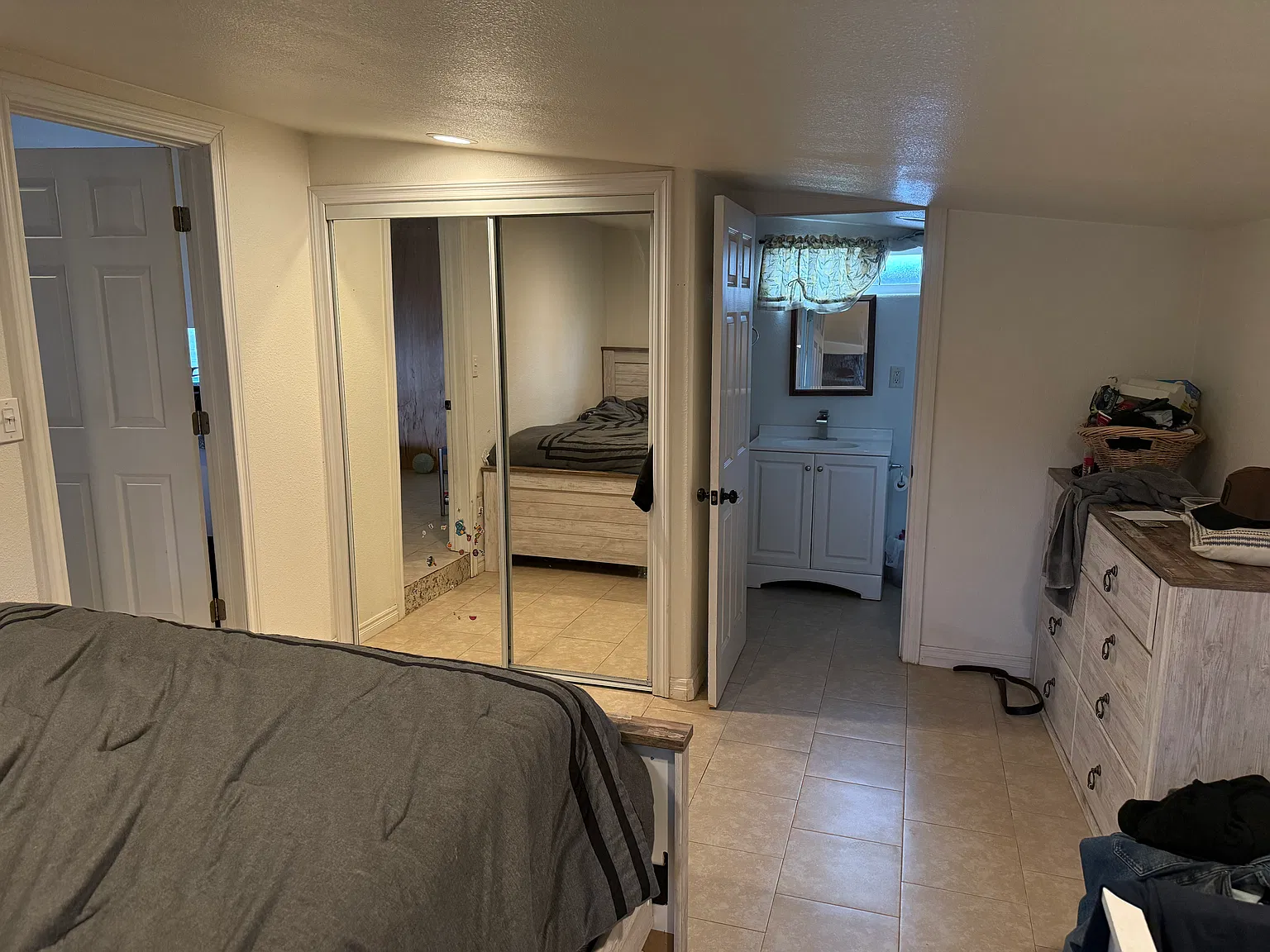 1 bed, 700 sqft, $1,995 — Photo 2