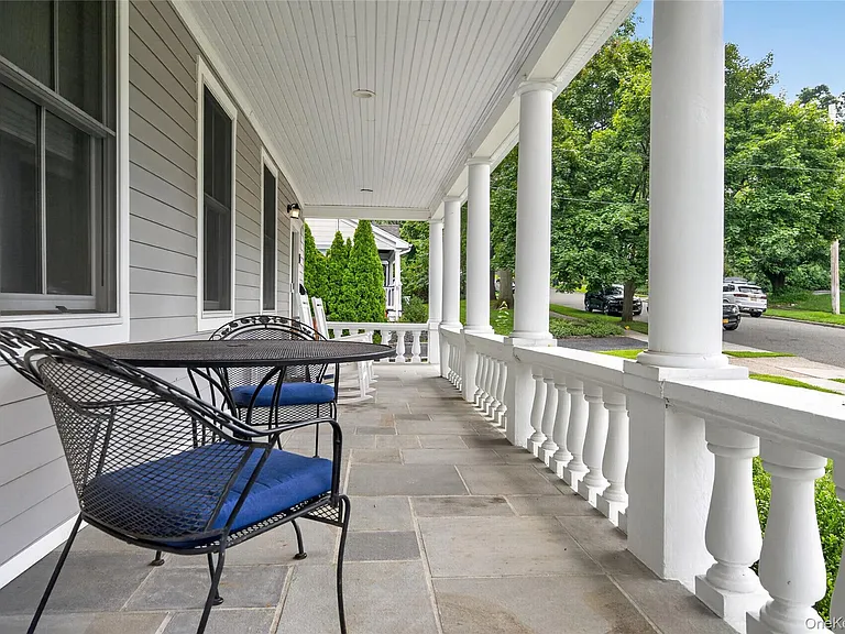15 Bayview Ave — Photo 4