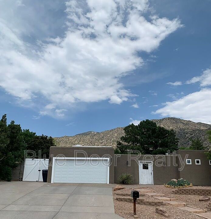 1st image of 3020 Casa Del Norte Dr NE