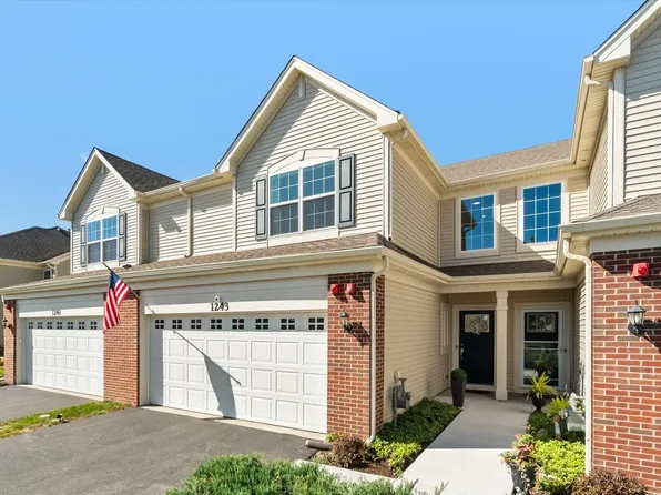 1243 Hawk Hollow Dr, Yorkville, IL 60560