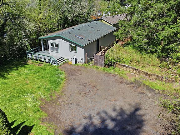 4th image of 1529 NE Wagon Rd