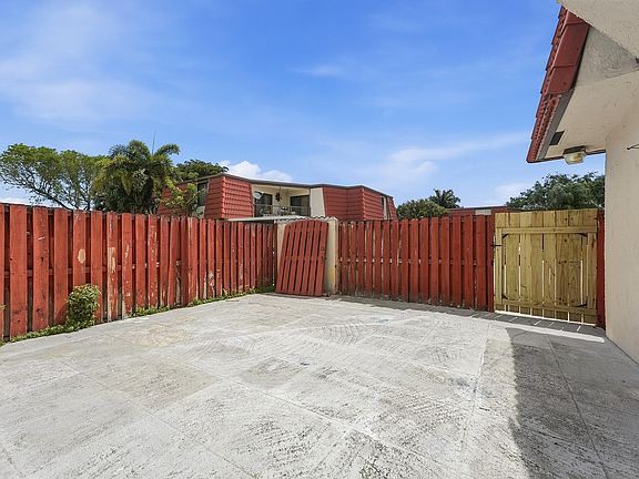 5th image of 3861 Victoria Drive #3861