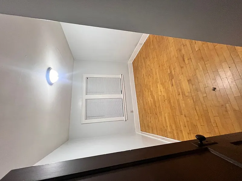 461 Bowen — Photo 4