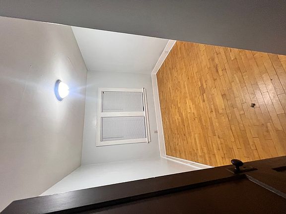 4th image of 461 Bowen St #461