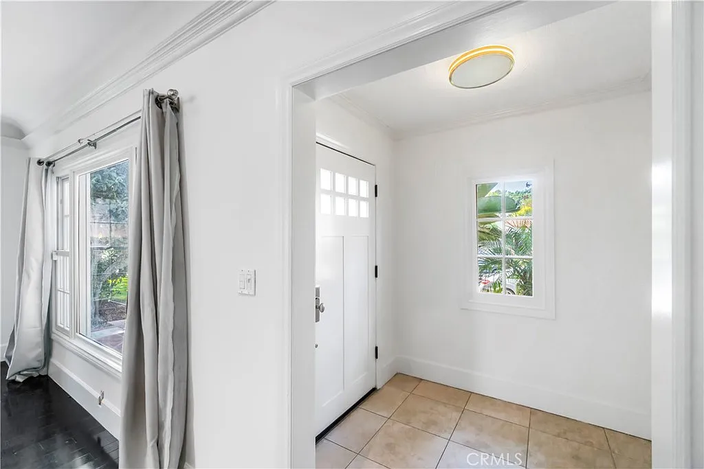 3 bed, 1796 sqft, $8,600 — Photo 4