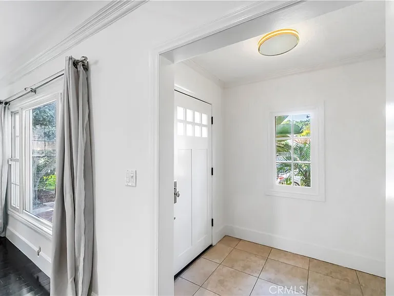 432 S Orange Dr — Photo 4