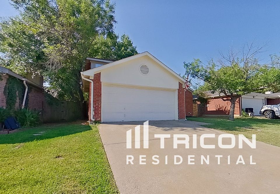 1st image of 404 Moss Hill Dr